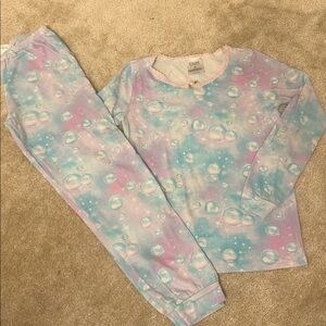 ESME pajama set
Smoke free pet free home
Amazing condition